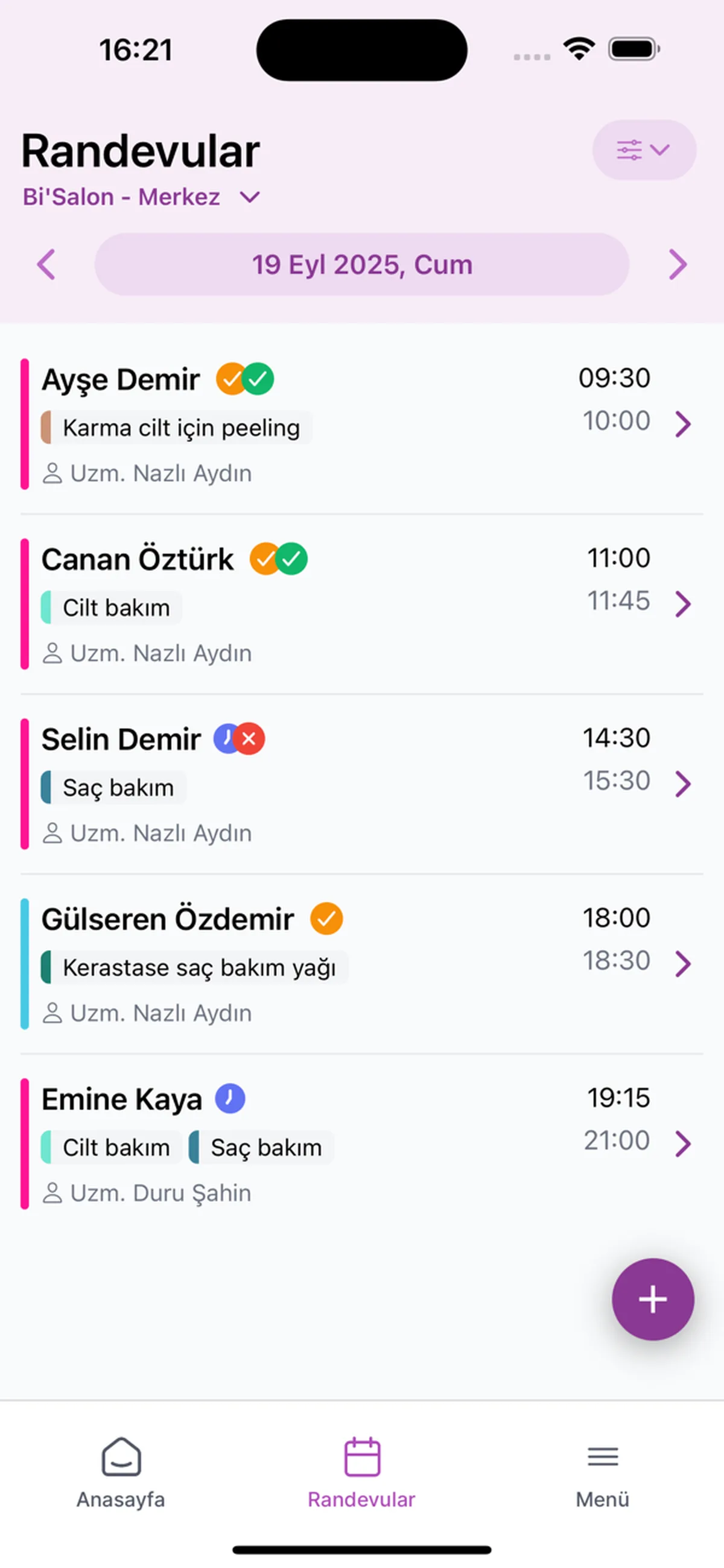Die Terminliste: Kundin, Leistung, Uhrzeit und zuständige Mitarbeitende.